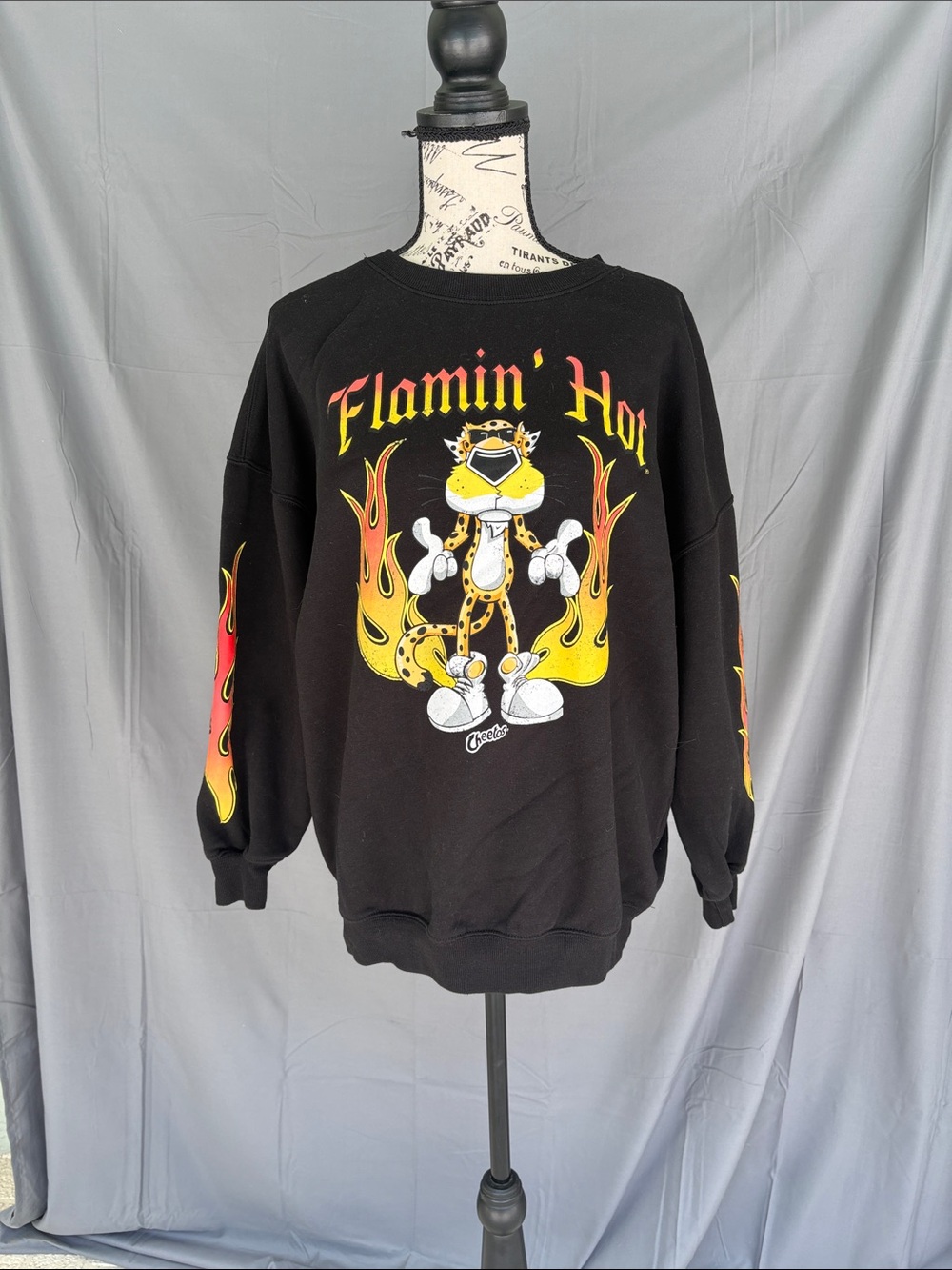 /Cheetos Flamin' Hot Graphic Long Sleeve Crewneck Sweatshirt Sz XS
